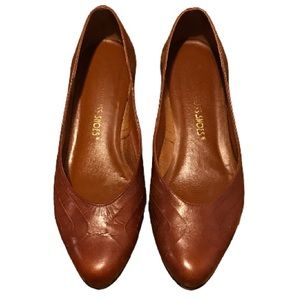 VTG RED CROSS LEATHER FLATS